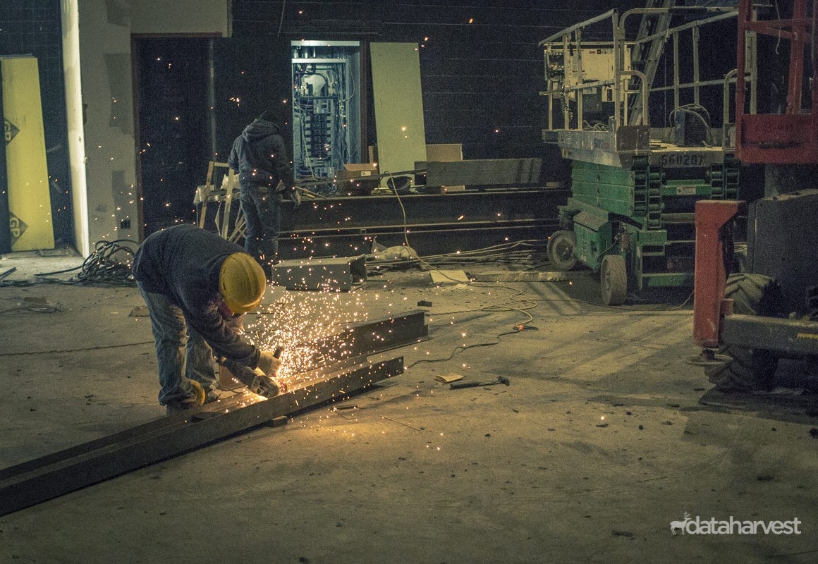 Jepol worker in the process of cutting steel into proper measurments
