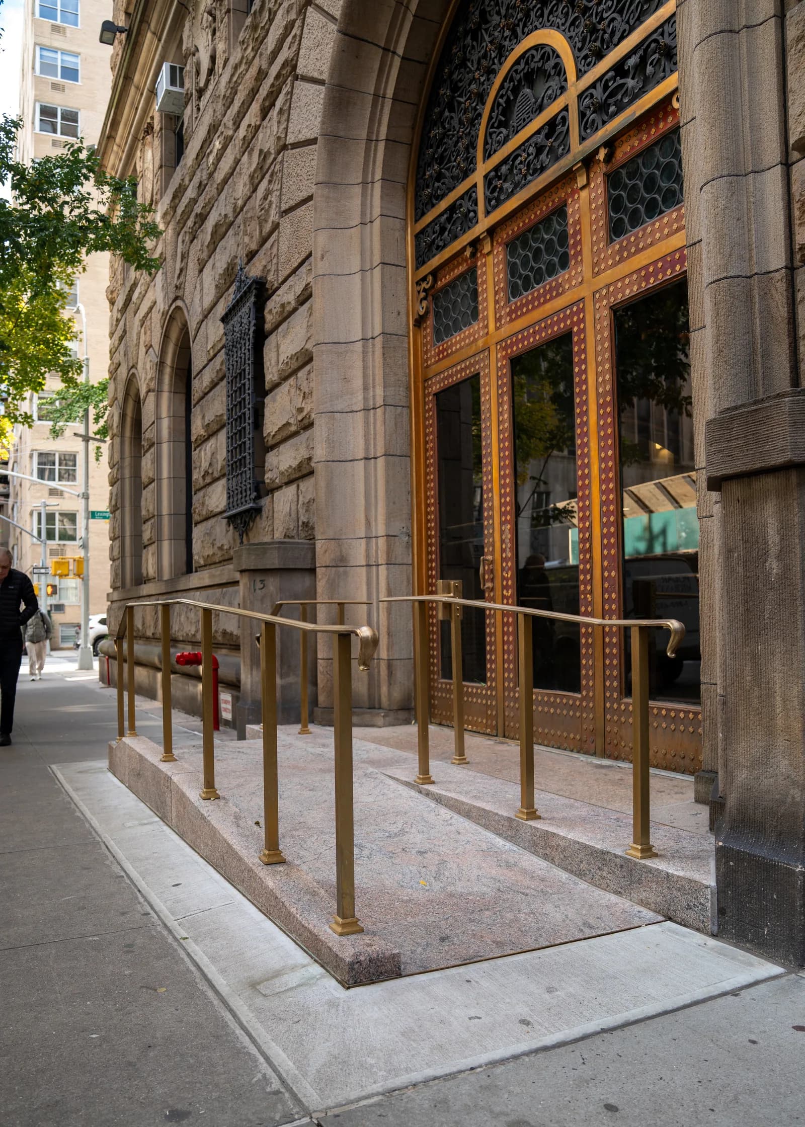 Sidewalk approach leading to the 4 Lexington Avenue entrance