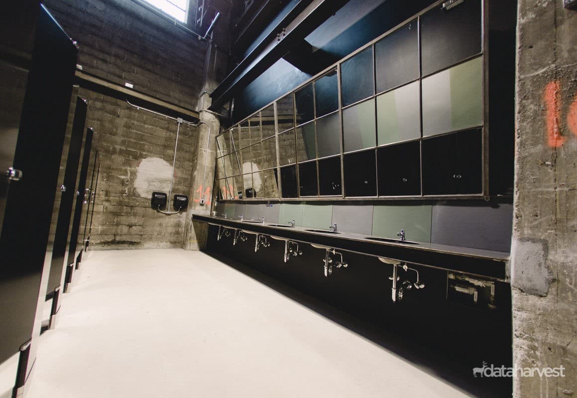 Contemporary bathroom construction
